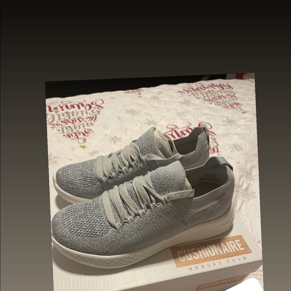 New Women sneakers nice come in all sizes